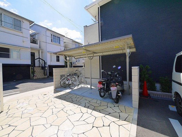 ドルチェのその他共用部分|駐輪場には屋根が付いてますので、雨の日でも安心です。