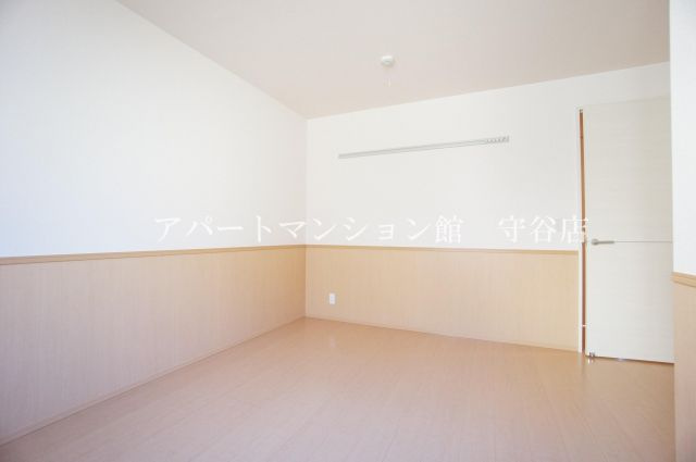 レセンテ紫峰ヶ丘Ｅの洋室