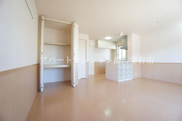 レセンテ紫峰ヶ丘Ｅの居間・リビング