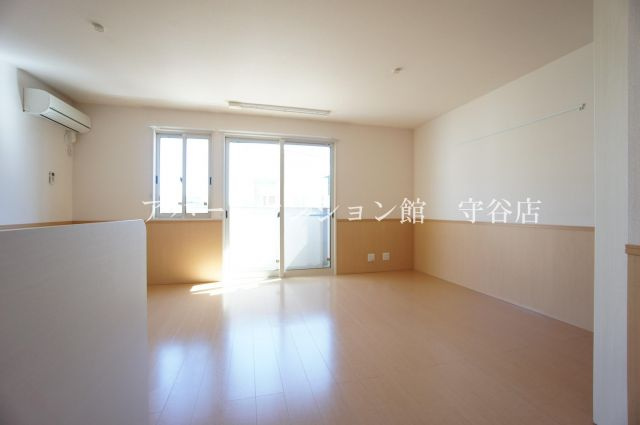 レセンテ紫峰ヶ丘Ｅの居間・リビング