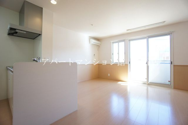 レセンテ紫峰ヶ丘Ｅの居間・リビング