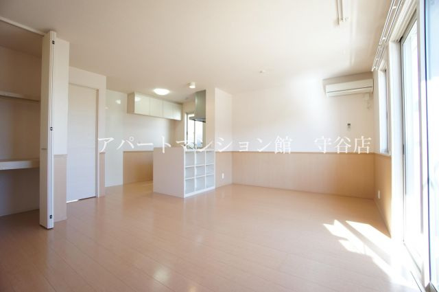 レセンテ紫峰ヶ丘Ｅの居間・リビング