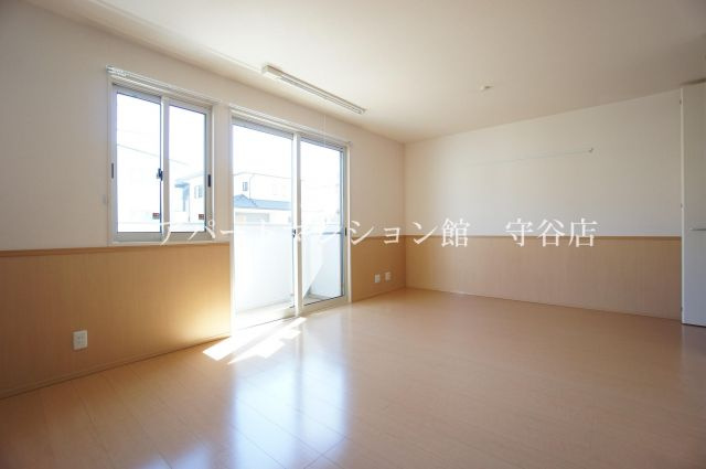 レセンテ紫峰ヶ丘Ｅの居間・リビング