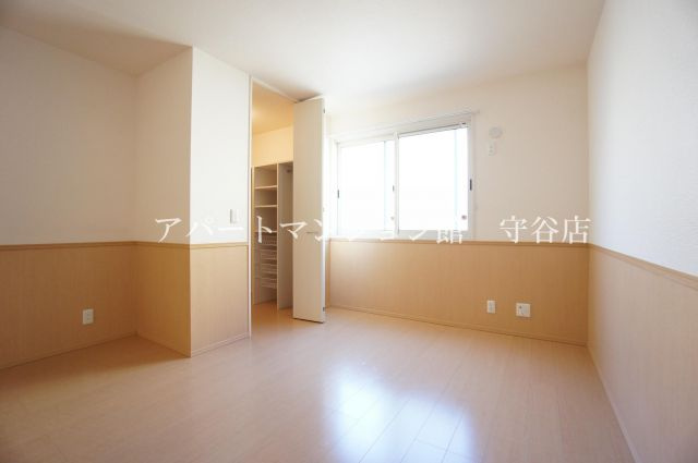 レセンテ紫峰ヶ丘Ｅの寝室