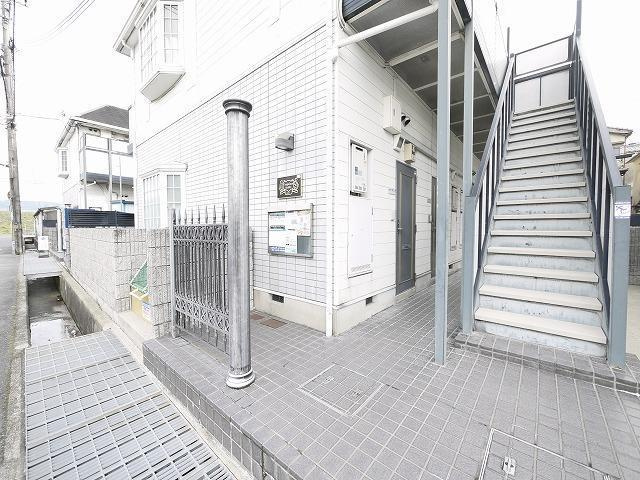 東九条第2マンションのその他共用部分|明るい共有スペース。