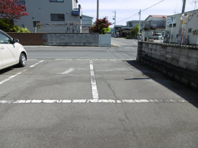 【駐車場】 | ノースパレス松原 | 車をお持ちの方に嬉しい駐車場付きの物件です