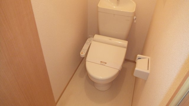 グレイスヴィラ東中山のトイレ|シャワートイレです。