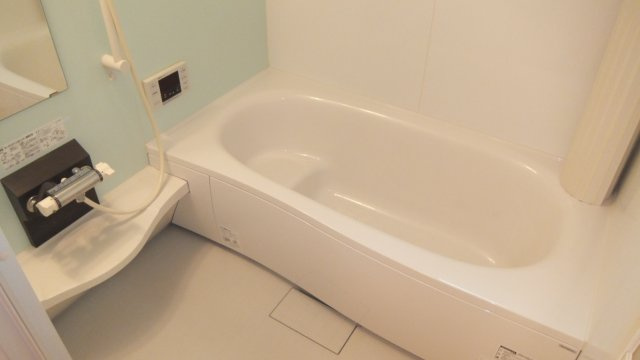 グレイスヴィラ東中山の浴室|追い炊きつきのきれいなお風呂です。