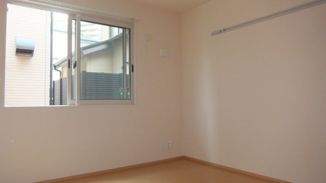 グレイスヴィラ東中山の子供部屋|６．５帖の洋室です。