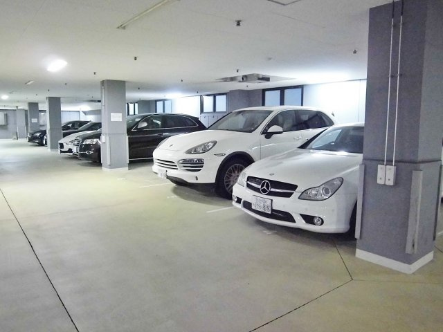 ルネッサなんばタワーの駐車場