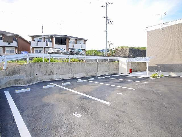 プランドール壱分の駐車場