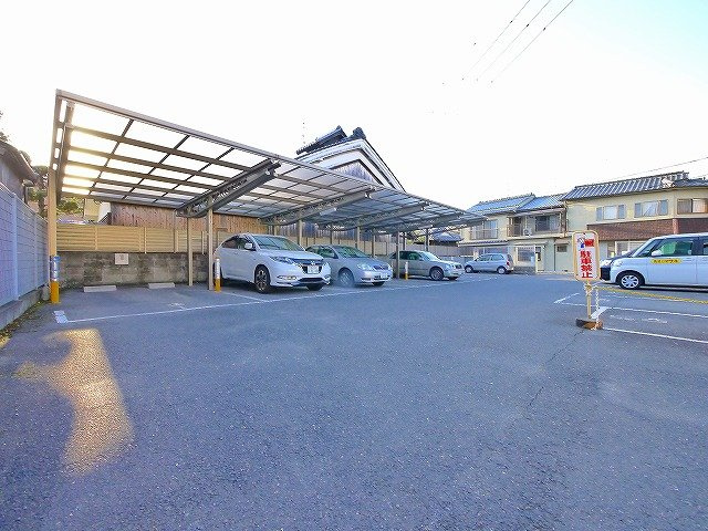 吉岡駐車場の外観