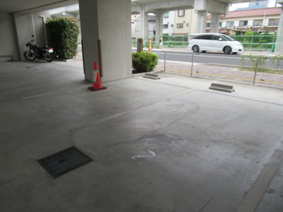 【駐車場】 | パレフルール（河内花園賃貸） | 駐車場があるので、車を買う予定の方も安心です