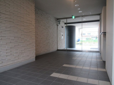 【エントランス】 | パレフルール（河内花園賃貸） | ゆとりのあるエントランスです