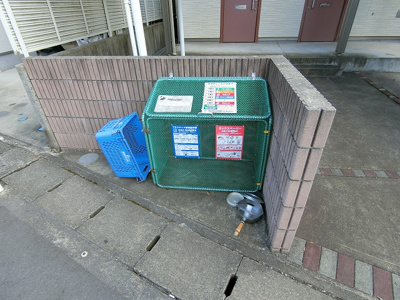 【その他共用部分】 | ヴィルネ | 敷地内ごみ置き場でごみ出しもらくらく～♪忙しい社会人さんや学生さんにもうってつけ！