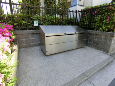 【その他共用部分】 | メゾン南日吉 | 敷地内ごみ置き場でごみ出しもらくらく～♪忙しい社会人さんや主婦さんにもうってつけ！