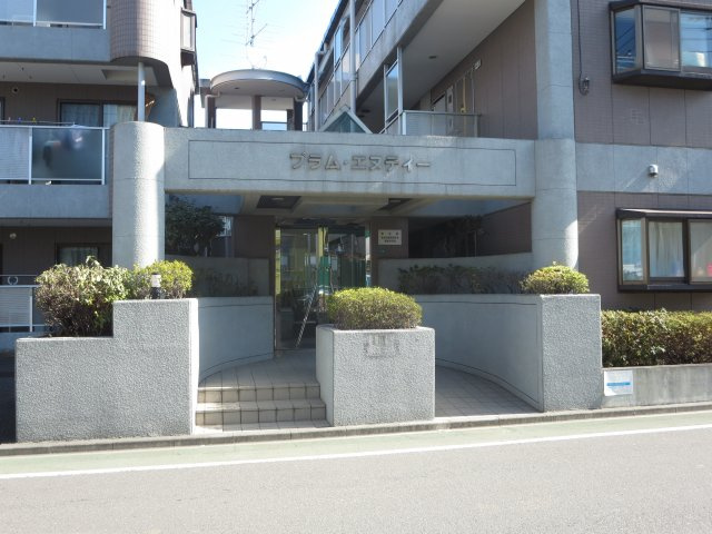 プラムエヌティーのエントランス