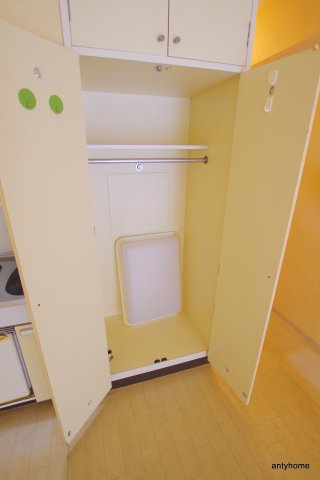 ローラン南森町　仲介手数料無料の収納