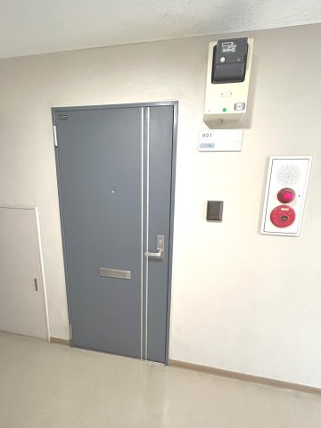 ハイ・シティ湯島の玄関|※写真は同タイプの別室になります