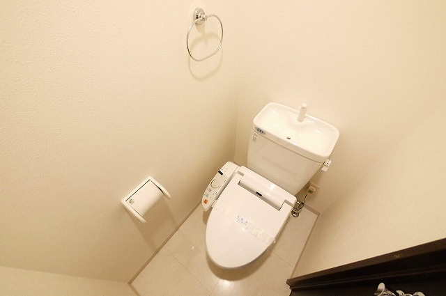 フレアコート奈良のトイレ|ゆったりとした空間のトイレです