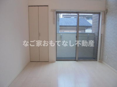 【居間・リビング】 | グローブアマランス庄内通（Ｇｌｏｂｅａｍａｒａｎｔｈ庄内通） | 同タイプ写真