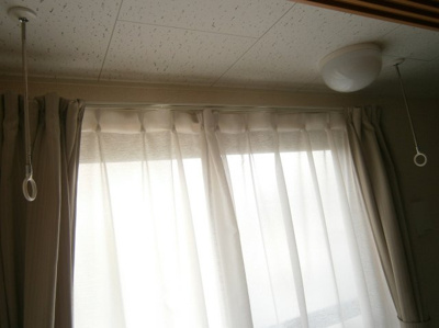 【設備】 | ボニータドイス | すりガラスになったSコートの天井には室内物干し金具もついています