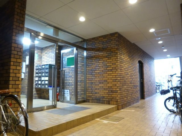 サンマリノビルのエントランス