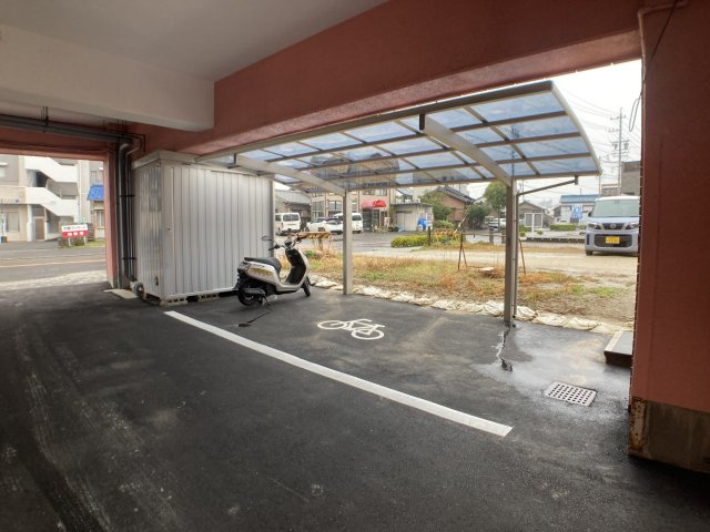 協和ビルの駐車場