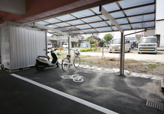 協和ビルの駐車場