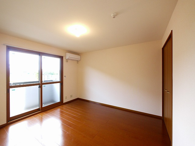 エミネンス　Ｂ棟の居間・リビング|明るいリビングです