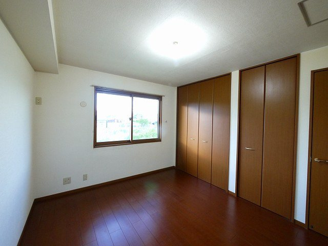 エミネンス　Ｂ棟の洋室|ひろい洋室です。