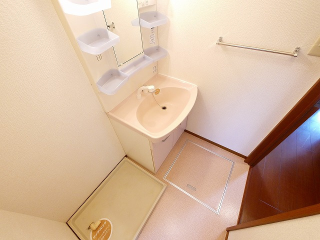 エミネンス　Ｂ棟の独立洗面台|独立洗面台で身支度をすべて済ませてしまいましょう