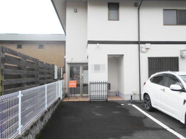 【玄関】 | 函南町上沢 売店舗併用住宅 EH01334 | 函南町上沢　ドッグラン入口