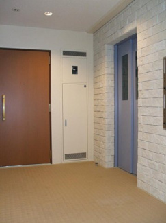 【その他共用部分】 | 5階までエレベーターでラクラク上がれます♪疲れた時や荷物の多いときにもエレベーターは嬉しい★