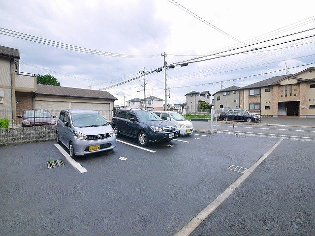 エクレール（法華寺町）の駐車場|駐車場に車を止められます