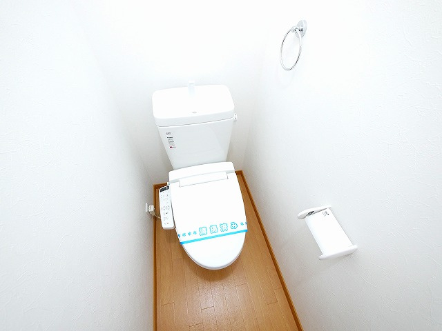 山谷住宅Ⅱのトイレ|落ち着いた色調のトイレです