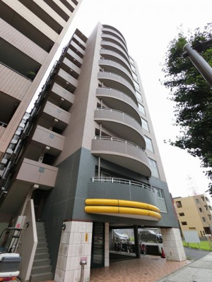 【外観】 | プラハ新横浜 | JR横浜線・横浜市営地下鉄ブルーライン・東海道新幹線「新横浜」駅徒歩12分。
