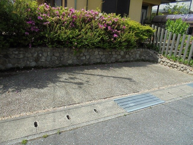 三田市けやき台３丁目　中古戸建の駐車場