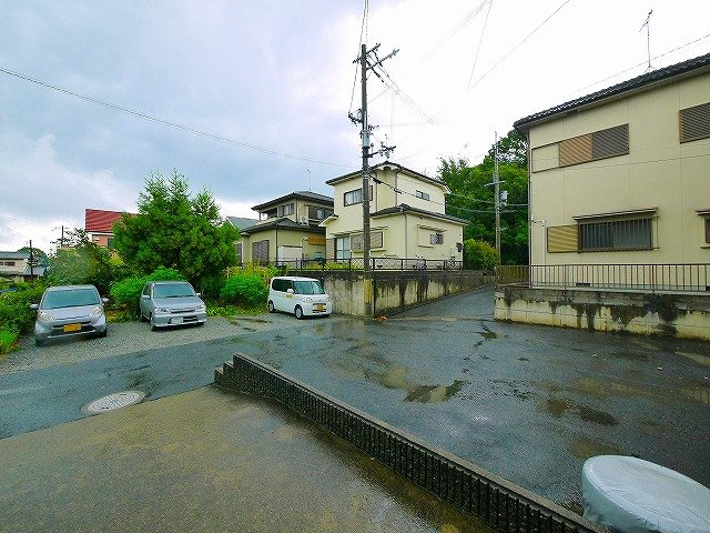 秋篠町貸家の駐車場|駐車場完備です