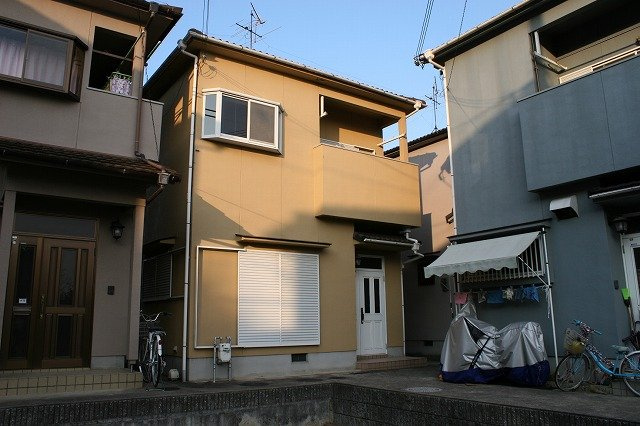 秋篠町貸家の外観|おしゃれな外観です