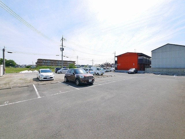 アイビー21の駐車場|駐車場があるので、車を買う予定の方も安心です