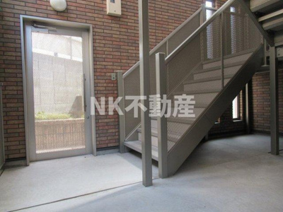 【ロビー】 | アンプルールクラージュ瓢箪山（瓢箪山賃貸） | 建物の内部です