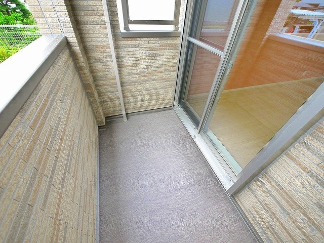 サンモール長柄のバルコニー|外からの目が気にならないバルコニーで洗濯物が干せます