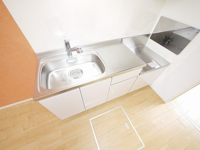 サンモール長柄のキッチン|コンパクトなキッチンで掃除もラクラク