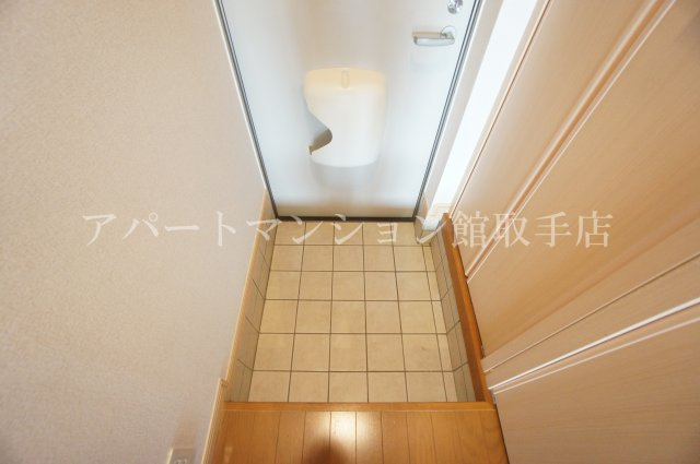 コモドアデッソの玄関