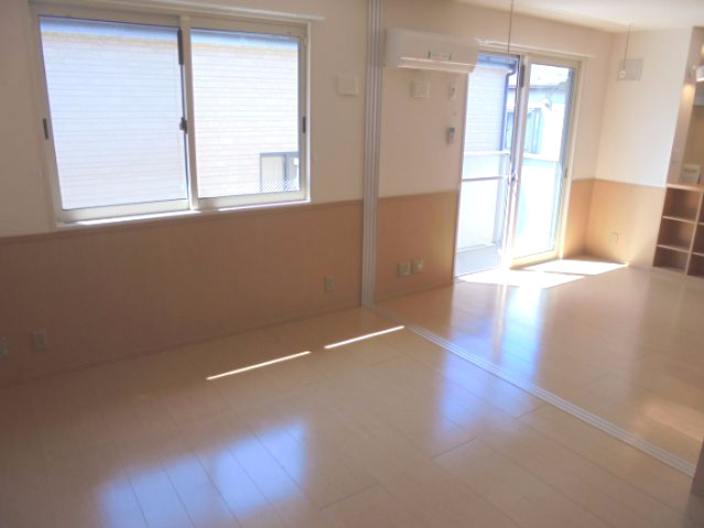 グレイスヴィラ東中山の居間・リビング