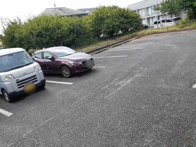 エルディムセブンの駐車場