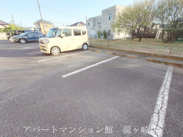 エルディムセブンの駐車場