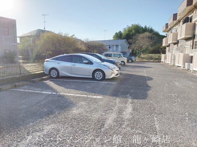 エルディムセブンの駐車場