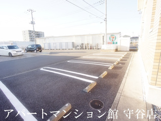 【駐車場】